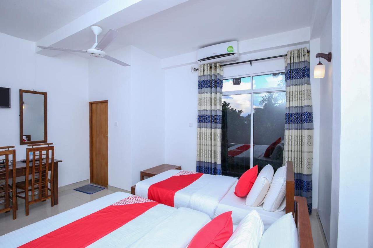 Oyo 438 Sarala Residence Hotel Kandy Exterior foto
