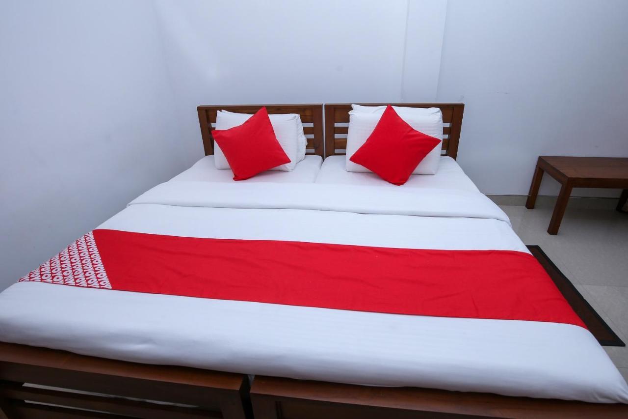 Oyo 438 Sarala Residence Hotel Kandy Exterior foto