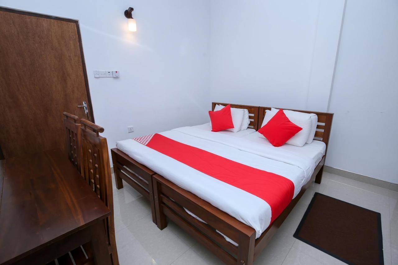 Oyo 438 Sarala Residence Hotel Kandy Exterior foto