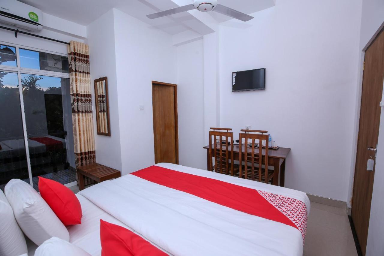 Oyo 438 Sarala Residence Hotel Kandy Exterior foto