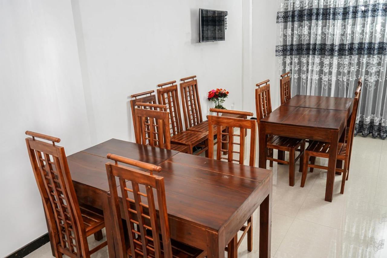 Oyo 438 Sarala Residence Hotel Kandy Exterior foto