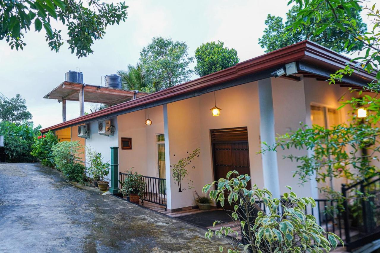 Oyo 438 Sarala Residence Hotel Kandy Exterior foto