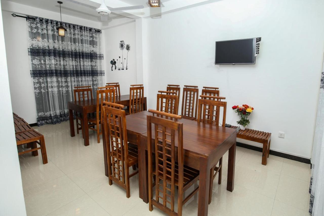 Oyo 438 Sarala Residence Hotel Kandy Exterior foto